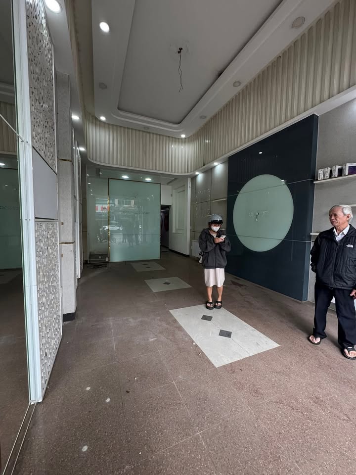 Nhà mặt tiền Nguyễn Văn Linh, Đà Nẵng, 105m² giá 50 triệu - Kinh doanh thuận lợi!