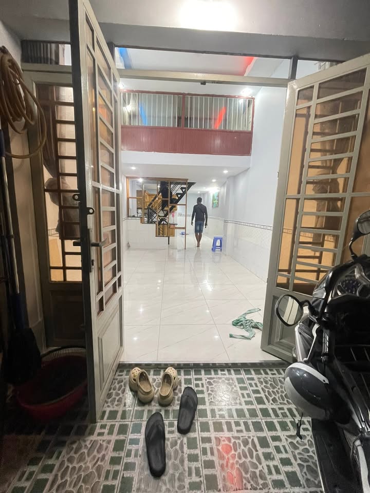 Nhà cho thuê Gò Vấp 30m² giá 8 triệu - Hẻm xe hơi thoáng mát!