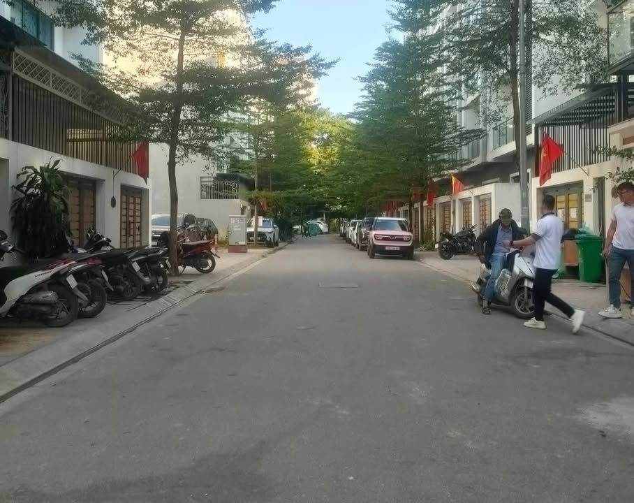 FrontHouse Cầu Giấy 100m² giá 40 tỷ - Vỉa hè rộng, ô tô tránh