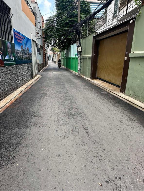 Nhà phố Thích Quảng Đức, Phú Nhuận 43m² giá 5.7 tỷ - Ô tô đậu cửa, gần sân bay!