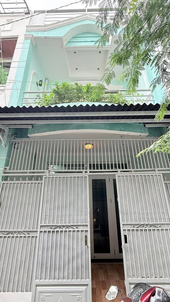 Nhà bán gấp tại Gò Vấp, 40m² giá 4.5 tỷ - Hẻm xe hơi thuận tiện!