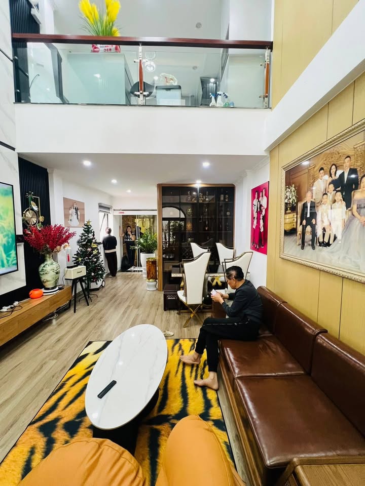 Nhà 7 tầng Võng Thị, Tây Hồ 48m² giá 16.7 tỷ - Sở hữu ngay nhà đẹp với thang máy!