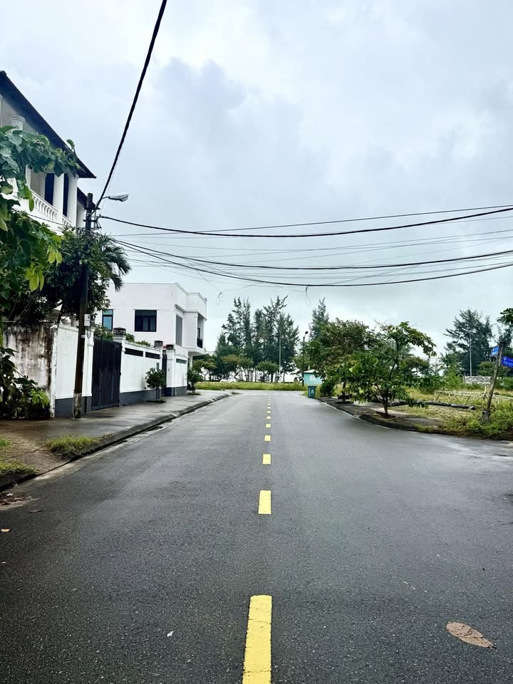 Đất tặng nhà cấp 4 đường Trịnh Khắc Lập 84.6m² giá 5.15 tỷ - Cách biển chỉ 50m!