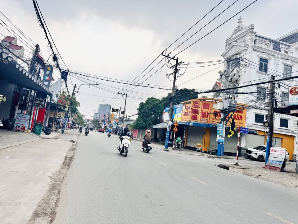 Nhà mặt tiền kinh doanh Dĩ An 75m² giá 4.8 tỷ - Đầu tư sinh lời ngay!