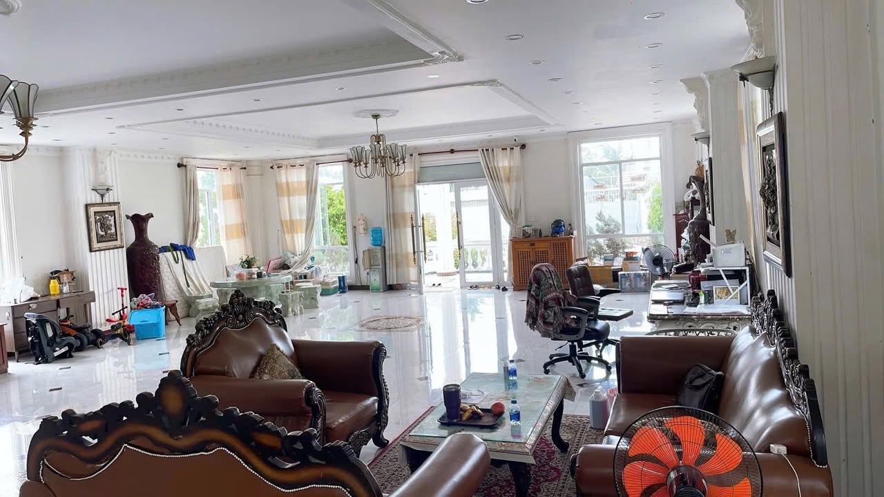 Biệt thự sang trọng 7.000m² mặt tiền QL1 - Bình Chánh chỉ 180 tỷ!