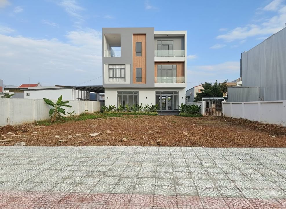 Đất mặt tiền Đô Đốc Lân 200m² giá 11 tỷ - Cơ hội đầu tư sinh lời!