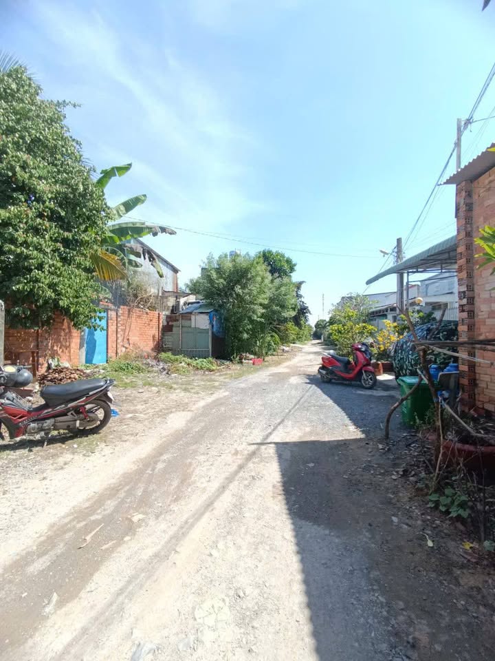 Nhà phố Long Hoa 100m² giá 799 triệu - Cực kỳ kiên cố và cao ráo!