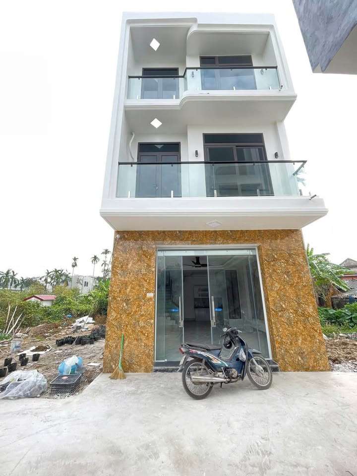 Nhà 3 tầng Hồng Thái An Dương 50m² giá 2.15 tỷ - Thiết kế hiện đại, tiện ích đầy đủ!