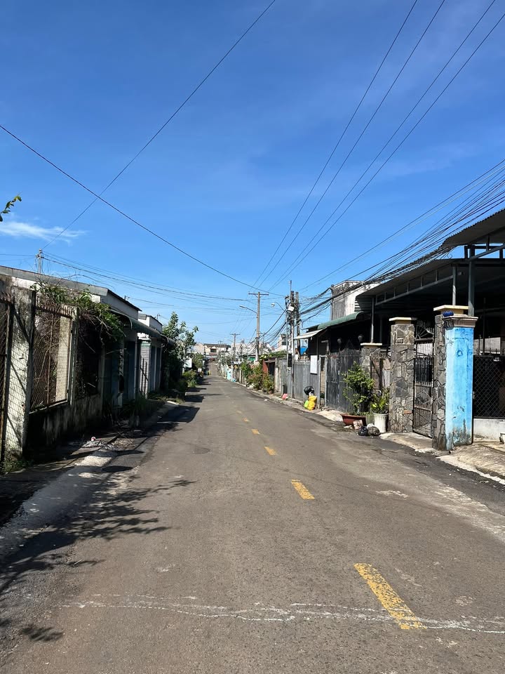 Nhà cấp 4 Hưng Long, Trảng Bom 210m² giá 1.8 tỷ - Nở hậu, tiện ích gần chợ!