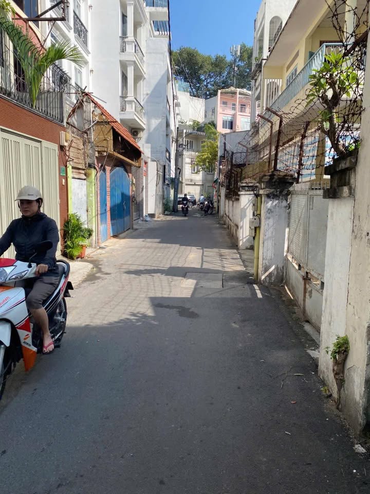 Nhà mặt tiền đường Huyền Quang, P. Tân Định, Quận 1, 61m² - Giá tốt cho nhà phố trung tâm!