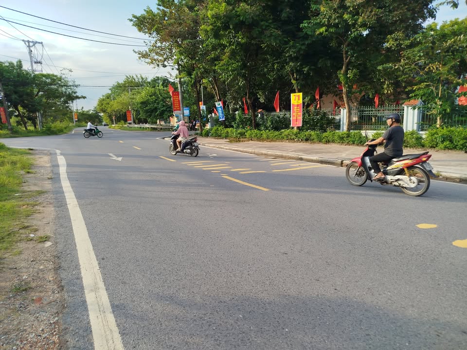 Đất nền Kim Anh, Sóc Sơn 100m² giá 2 tỷ - Sổ đỏ chính chủ, vị trí đẹp!