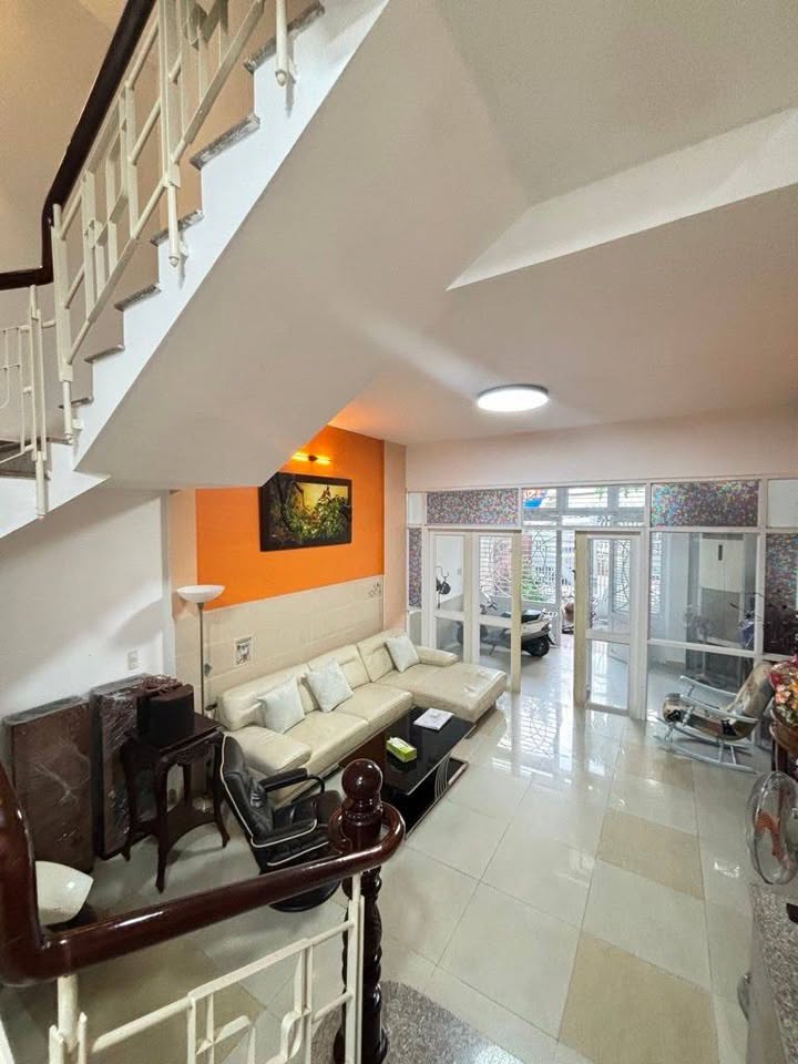 Bán gấp FrontHouse mặt tiền đường Số 14, Gò Vấp, 108m² giá 16 tỷ - Tiện nghi đầy đủ!