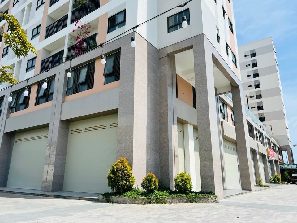 Shophouse kinh doanh 150m² mặt tiền đường 28 VCN Phước Long 2 - Giá 11.5 tỷ