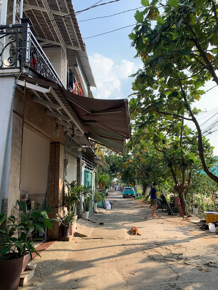 Nhà Hóc Môn 28m² giá 1.2 tỷ - Chính chủ bán gấp, sổ hồng đầy đủ!