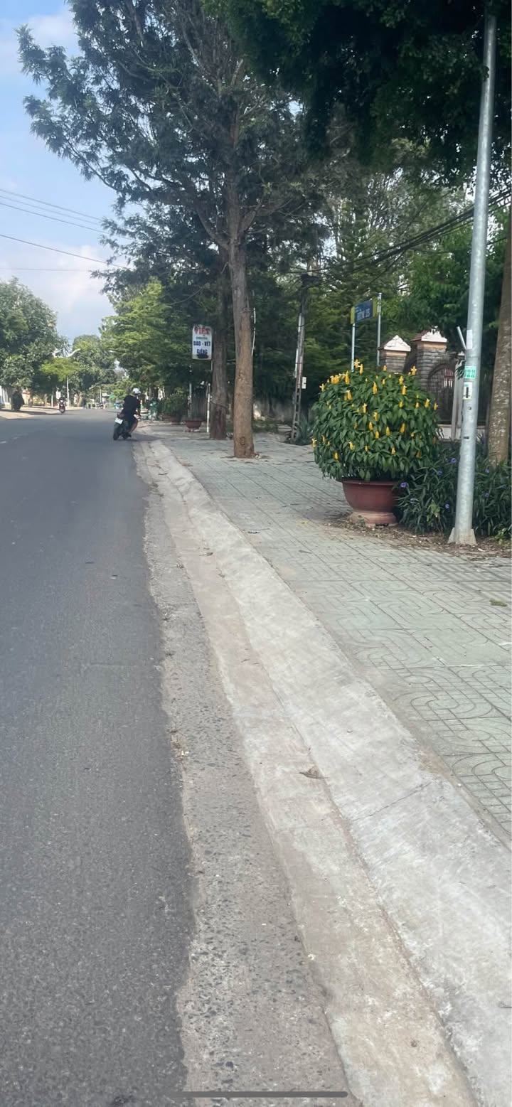 Bán nhà Phú Hội Đức Trọng 112m² - Mặt tiền Thống Nhất, gần chợ và trường học!