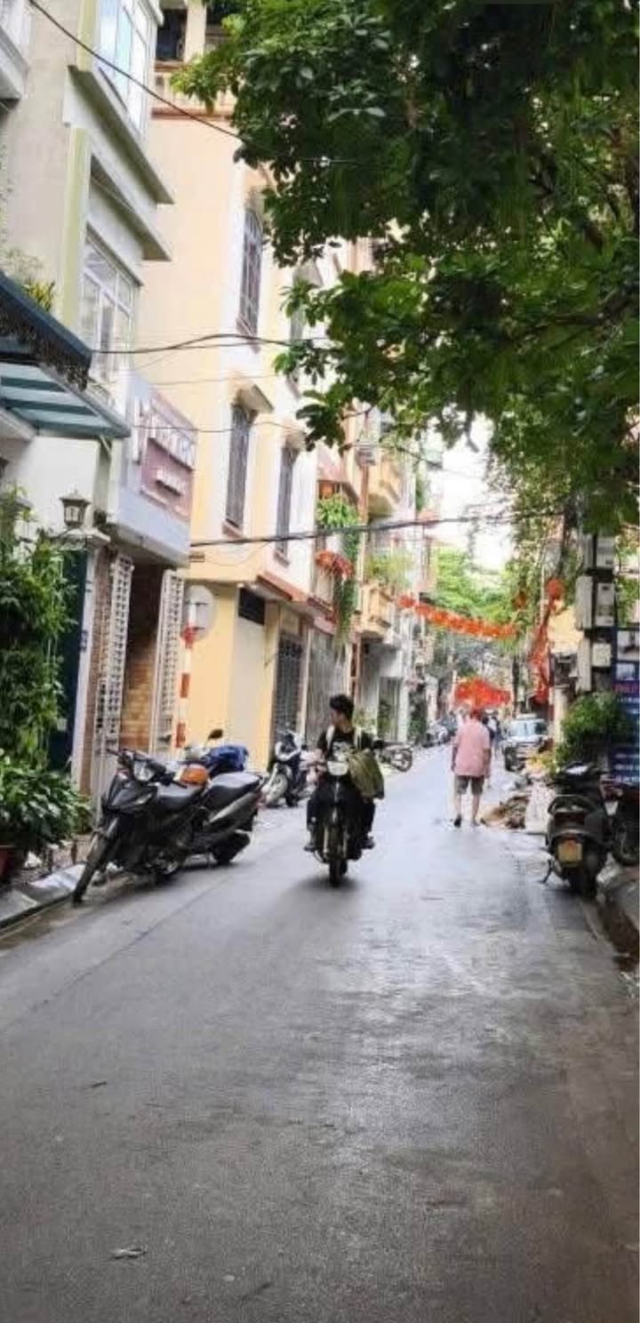 Nhà phố 5 tầng Bạch Mai 40m² giá 7 tỷ - Vị trí đắc địa, sổ đỏ chính chủ!