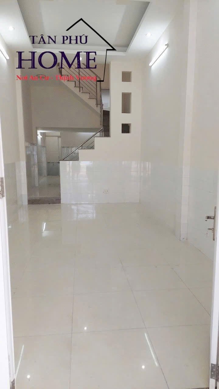 Nhà mặt tiền đường Nguyễn Sơn & Hiền Vương, quận Tân Phú, 66.6m² giá 13 triệu - Sẵn sàng cho thuê ngay!