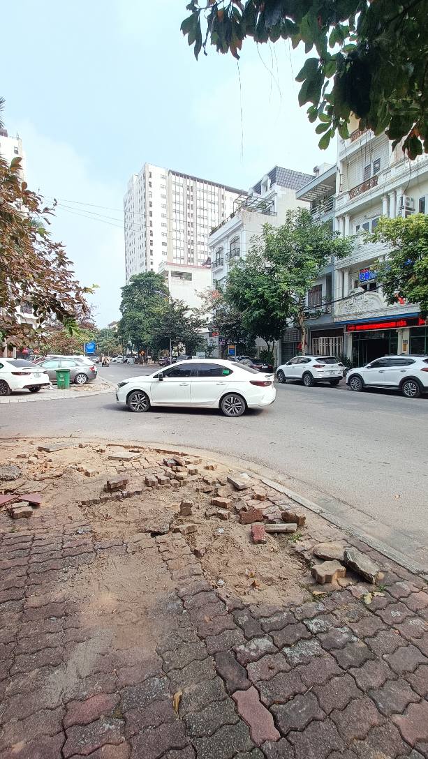 Bán lô đất Y Na Kinh Bắc 100m² giá 16 tỷ - Vị trí đắc địa cho kinh doanh!