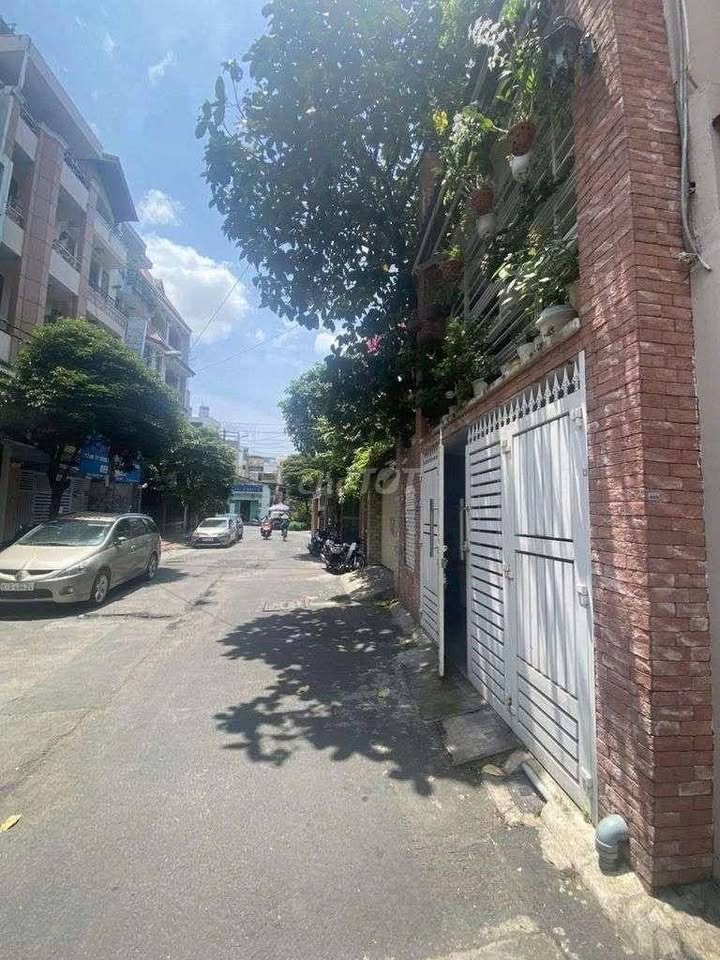Nhà phố hẻm xe hơi Nguyễn Trọng Tuyển, Tân Bình 140m² giá 26.5 tỷ - Đầu tư sinh lời!