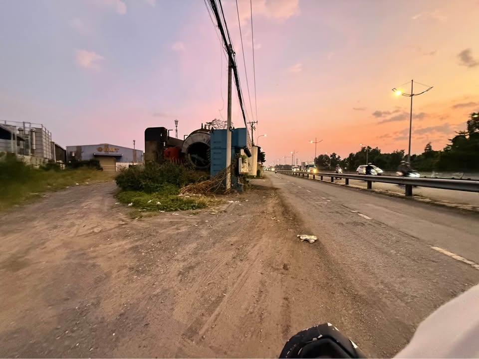Đất nền đường Võ Trần Chí, Bình Tân 8300m² - Dòng tiền 4 tỷ/năm, giá thỏa thuận!