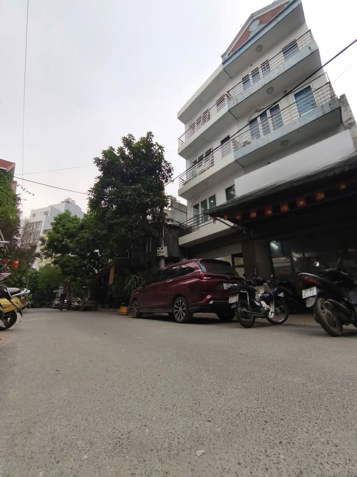 Nhà nguyên căn 4 tầng Đỗ Đức Dục, Nam Từ Liêm, 72m² giá 28 triệu - Đường rộng ô tô tránh nhau!