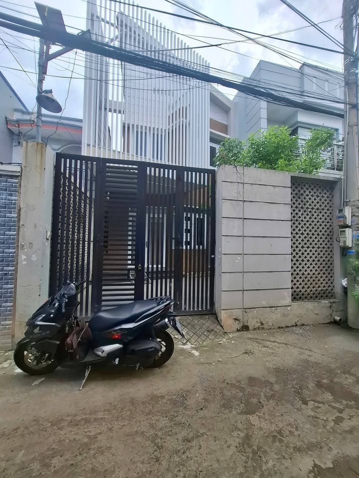 Nhà nguyên căn 1 trệt 1 lầu phường Tân Hiệp 110m² giá 8 triệu - Full nội thất đẹp mắt!