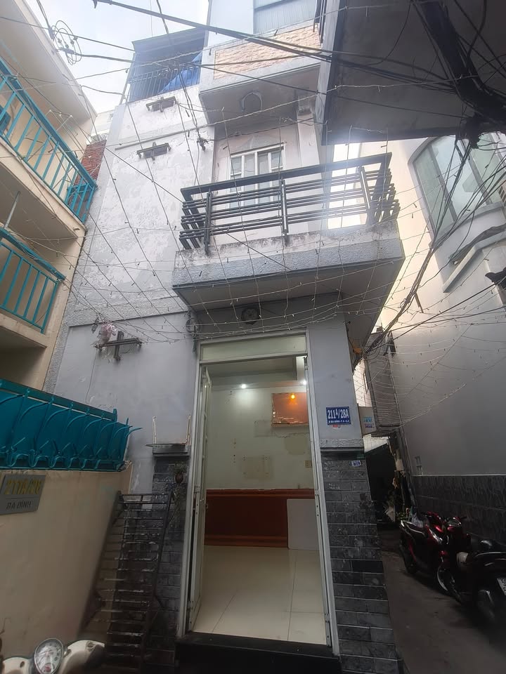 Nhà 2 Lầu Góc 2 Mặt Tiền, P.8, Q.8 - Sổ Hồng Riêng, Giá Chỉ 2.35 Tỷ