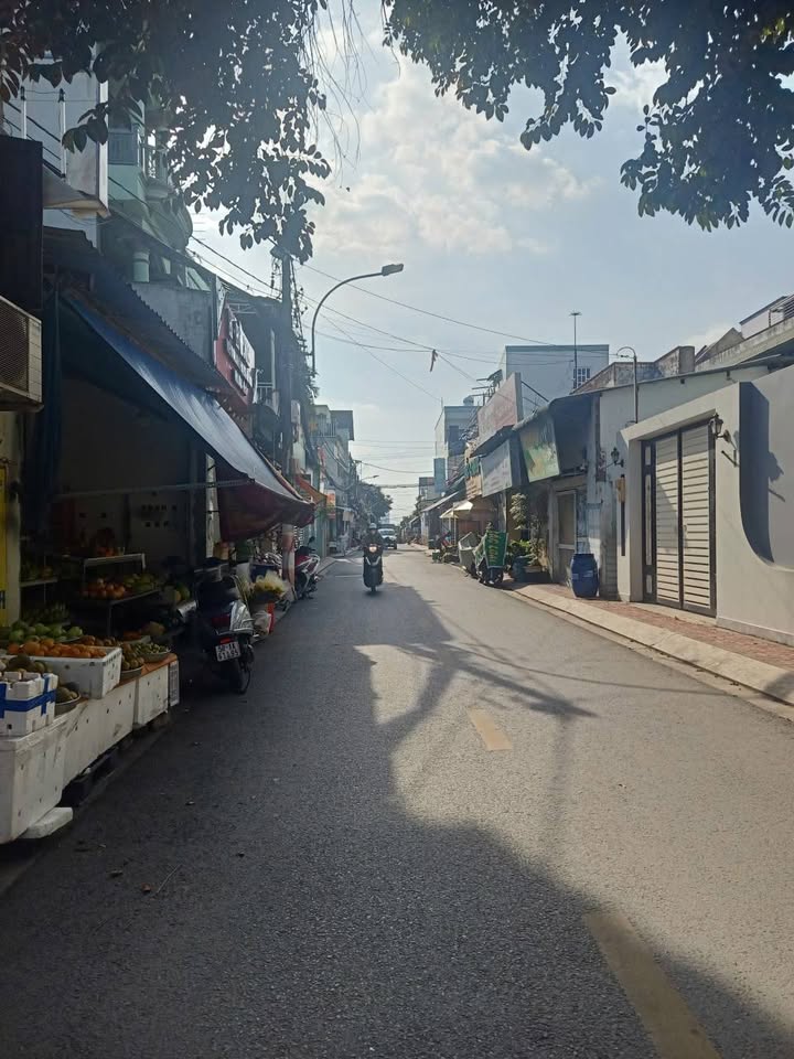 Nhà mặt tiền kinh doanh tại Bình Chiểu, Thủ Đức, 30m² giá 2.8 tỷ - Cơ hội đầu tư hấp dẫn!