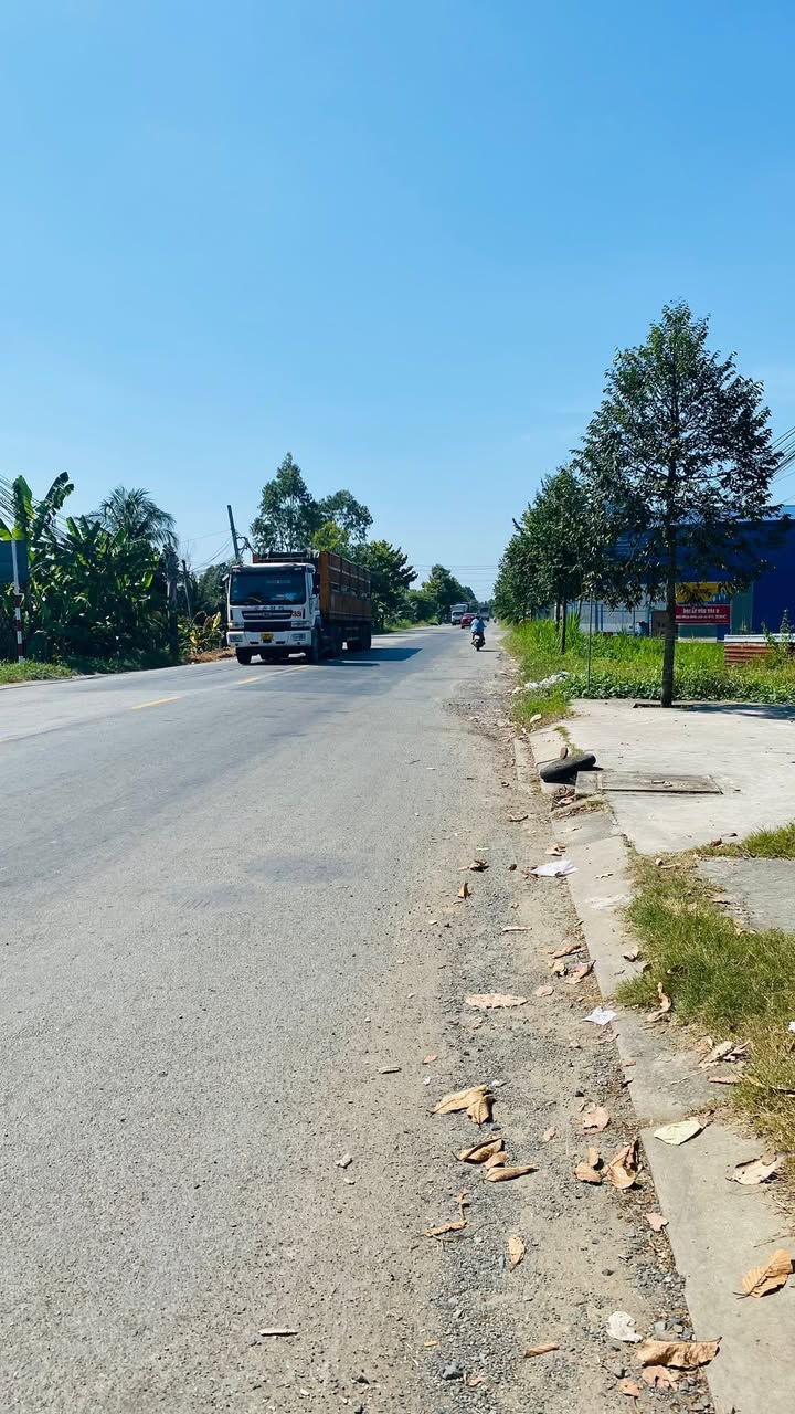 Bán nhà xưởng 655m² Phú Tân Bến Tre giá 3.5 tỷ - Lộ nhựa thuận lợi!