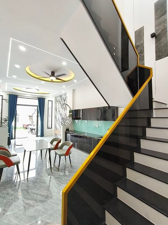 Nhà Lầu Hiện Đại Phường Trường Tây 81m² giá thỏa thuận - Kiến trúc đẹp hướng Nam!