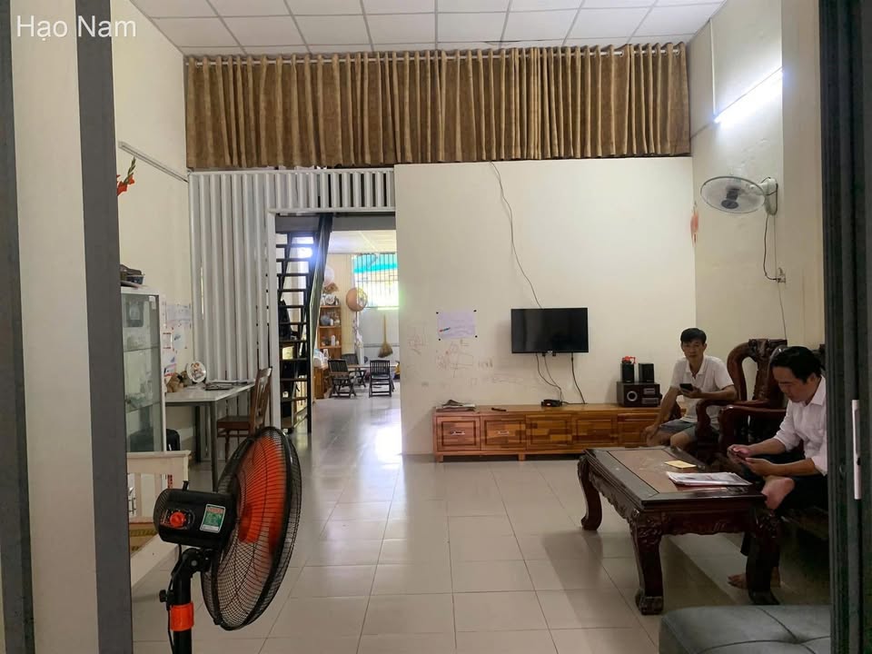 Nhà mặt tiền Trung Mỹ Tây, Quận 12, 120m² chỉ 11 triệu - Kinh doanh thuận lợi!