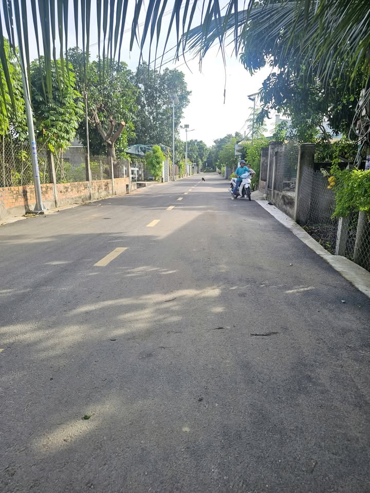 Đất nền Cam Ranh 215m² giá 1.9 tỷ - Đường nhựa 7m, gần chợ và trường học!