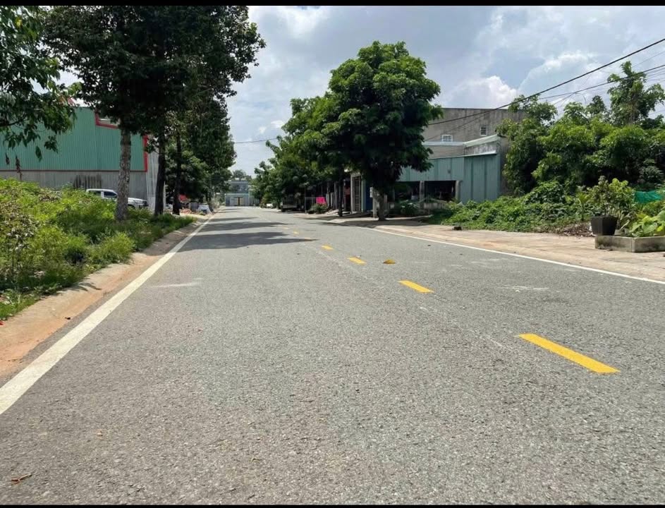 Đất thổ cư Phú Chánh, Tân Uyên 150m² giá chỉ 2 tỷ - Vị trí đắc địa, dân cư đông đúc!