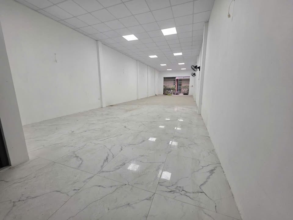 Nhà kinh doanh cho thuê đường Nguyễn Sơn 100m² giá 15 triệu - Mặt ngõ ô tô tránh