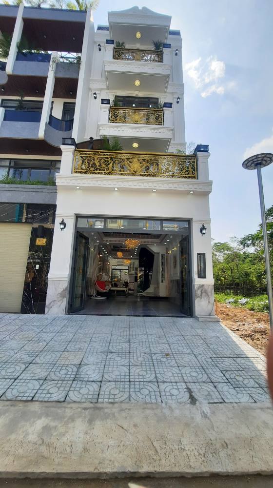 Nhà phố 4 tầng thang máy KDC Phú Mỹ 90m² giá 18.6 tỷ - Mặt tiền đường 8m rộng rãi!