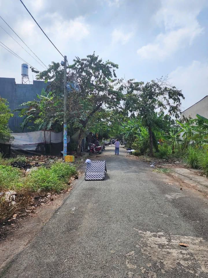 Đất nền Bà Điểm, Hóc Môn 130m² giá 4.9 tỷ - Sổ đỏ chính chủ, thuận tiện xây dựng