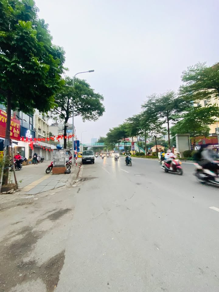 Bán nhà mặt tiền kinh doanh Trung Kính 40m² giá 14 tỷ - Đầu tư sinh lời tốt!