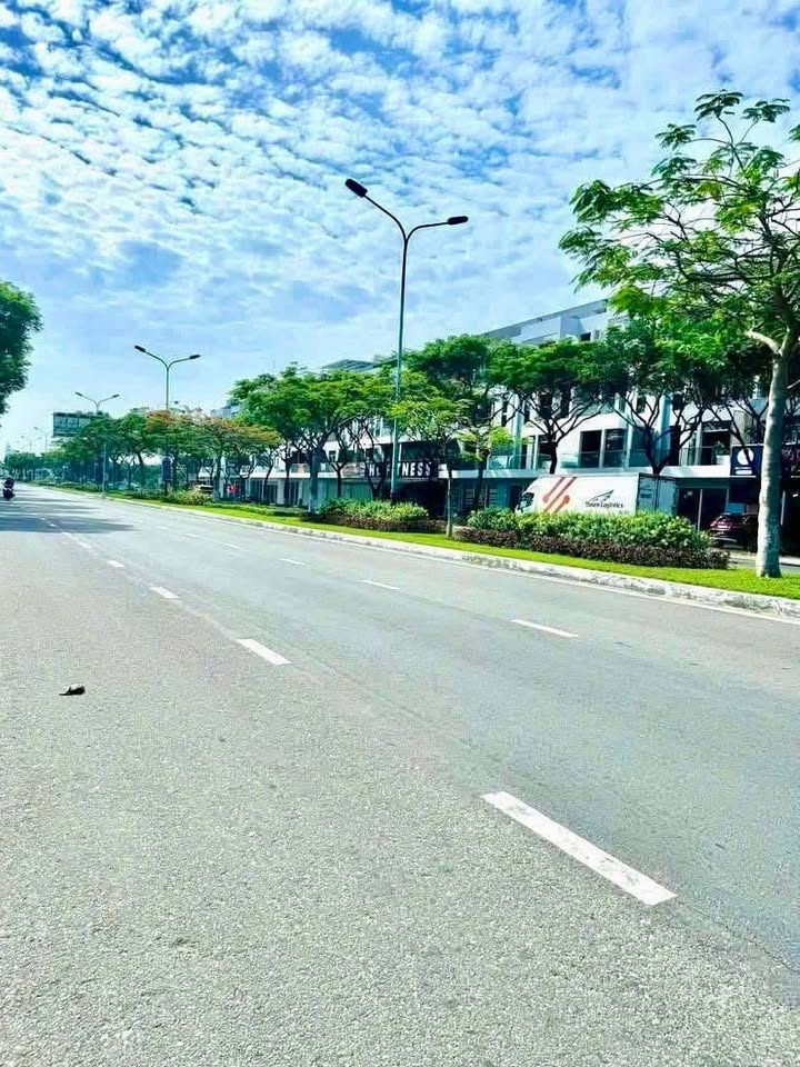 Shophouse 4,5 tầng tại Hoàng Thị Loan, Liên Chiểu, Đà Nẵng 140m² - Cơ hội đầu tư hiếm có!