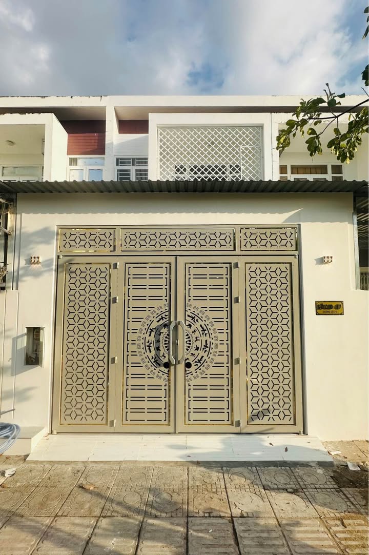 Nhà mặt tiền đường Số 20, Vĩnh Quang, Rạch Giá 100m² giá 3.15 tỷ - Thiết kế hiện đại, sẵn sàng vào ở!