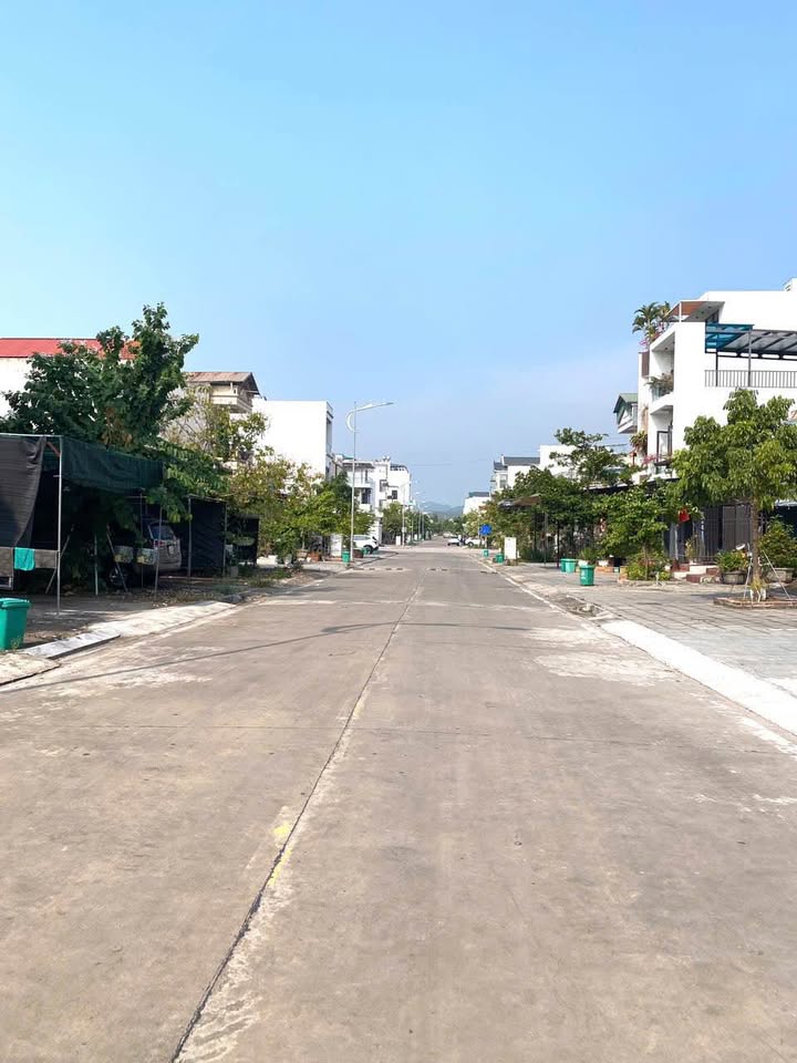 Nhà 3 tầng tại Hải Yên, Móng Cái 90m² giá 4 tỷ - Thiết kế hiện đại, đầy đủ tiện ích!