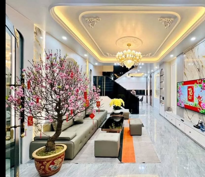 Nhà 5 tầng Văn Cao - Liễu Giai 60m² giá 13.5 tỷ - Đường lớn, tiện ích đầy đủ!