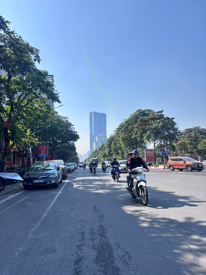 Nhà đẹp 5 tầng tại Văn Cao, Ba Đình 60m² giá 13.5 tỷ - Cơ hội hiếm có!