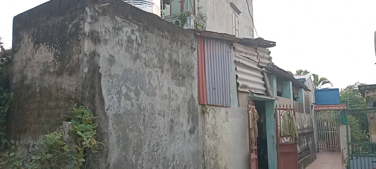 Bán nhà 2 tầng ngõ đường Lạc Long Quân, 81.5m² giá 1.93 tỷ - Gần trung tâm thành phố!