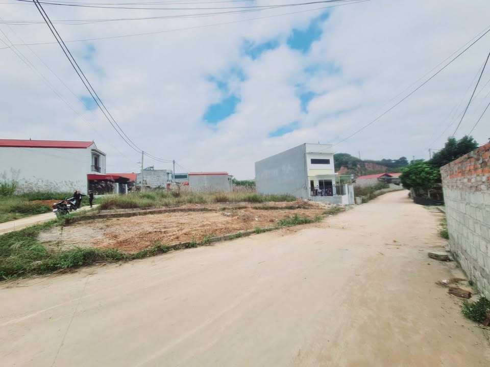 Đất thổ cư Kỳ Lừa Lạng Sơn 95m² giá chỉ 700 triệu - Lô góc 2 mặt thoáng!