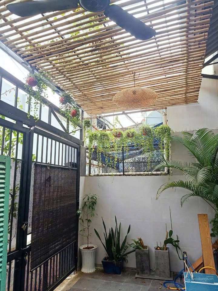 Nhà cho thuê Đỗ Xuân Hợp, Phước Long B, Q9 - Diện tích 100m², giá chỉ 9.5 triệu!