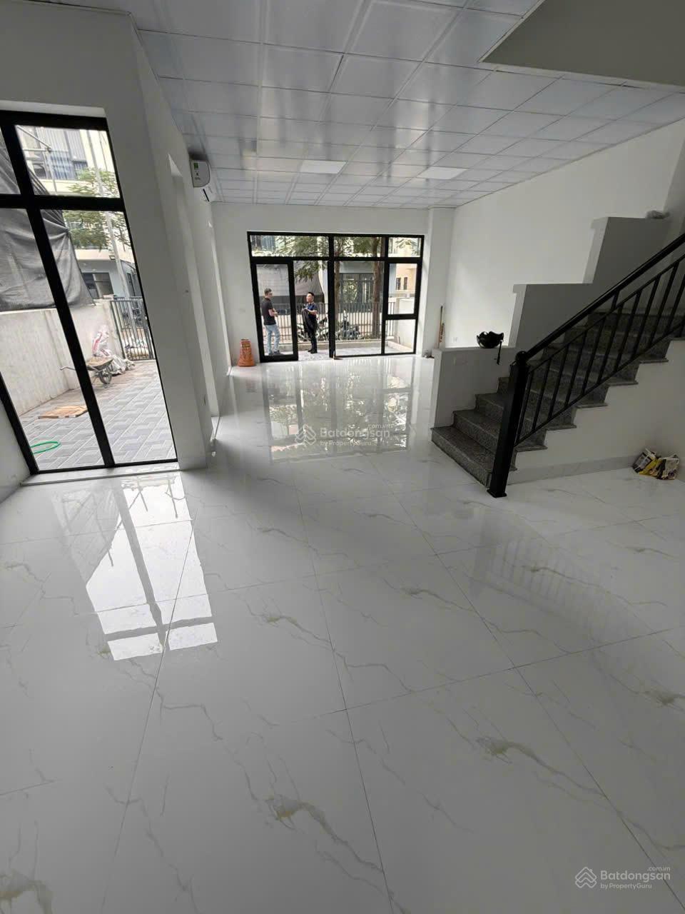 Biệt thự nguyên căn Dương Nội 180m² giá 28 triệu - Đầy đủ nội thất cơ bản!