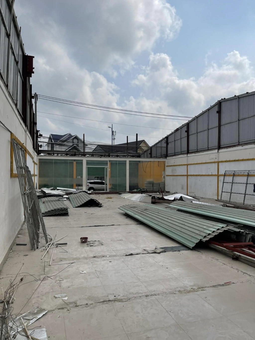 Cho thuê mặt bằng kinh doanh đường Hoàng Quốc Việt 384m² - Vị trí đắc địa, thuận tiện kinh doanh!