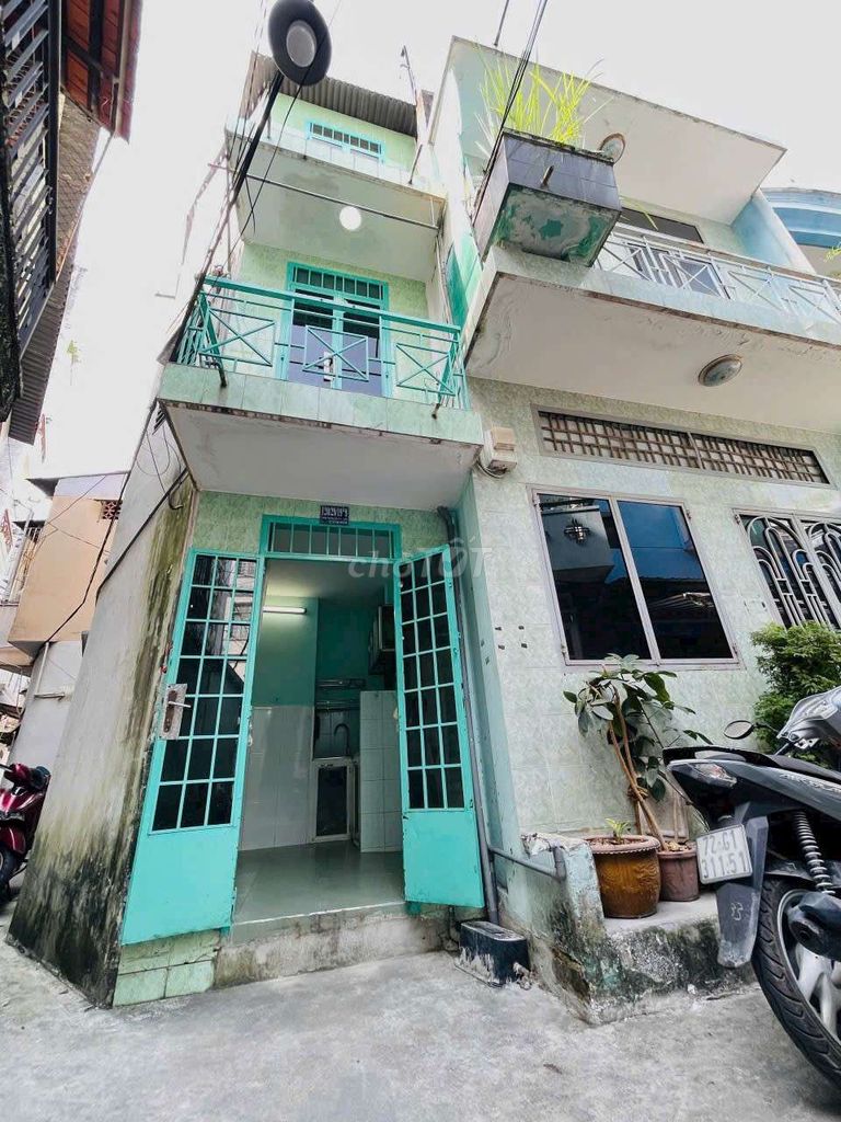 Nhà 3 tầng Thích Quảng Đức, Phú Nhuận 10m² - Sổ hồng riêng, hẻm thông 3m