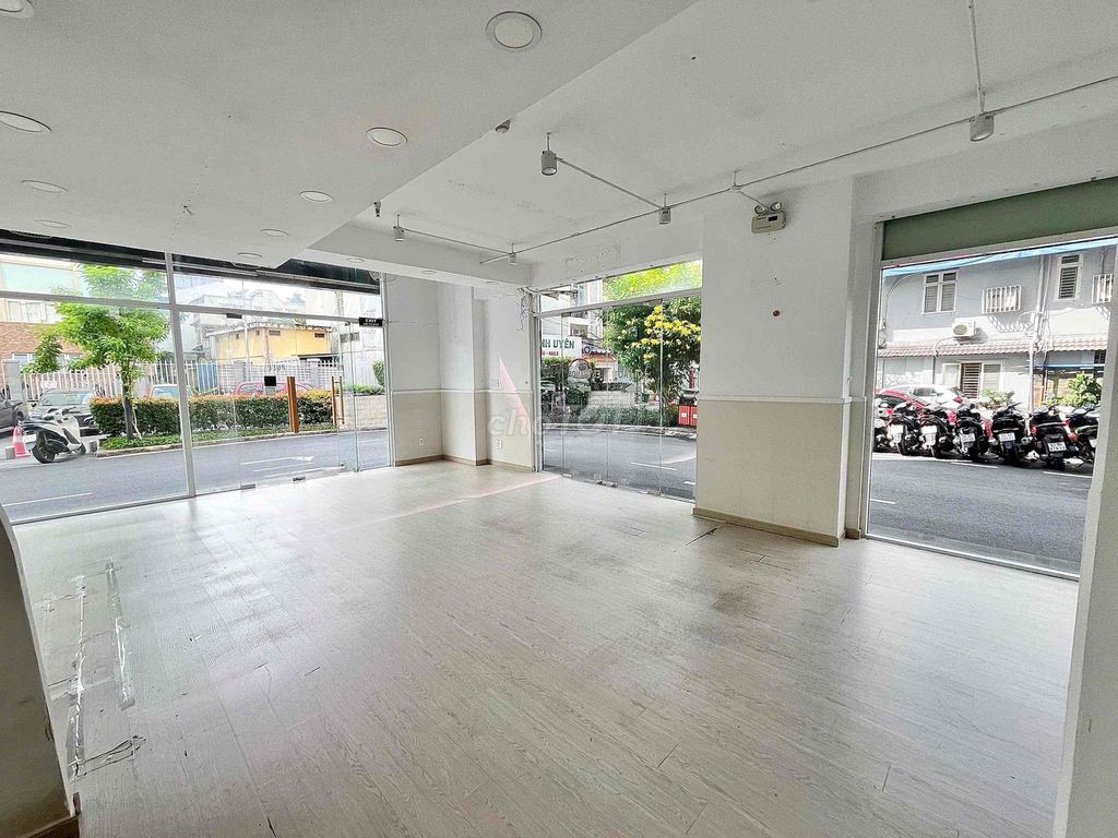 Cho Thuê Mặt Bằng 2 Tầng Chung Cư Sky Center, Phổ Quang, 144m² - Căn Góc 2 Mặt Thoáng!