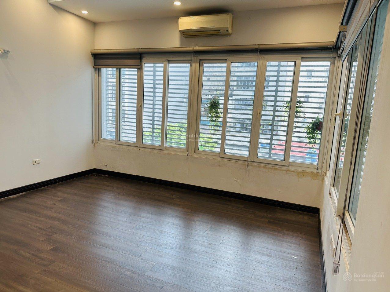 Nhà liền kề 4 tầng tại Đường Bưởi 65m² giá 30 triệu - Phù hợp làm văn phòng!